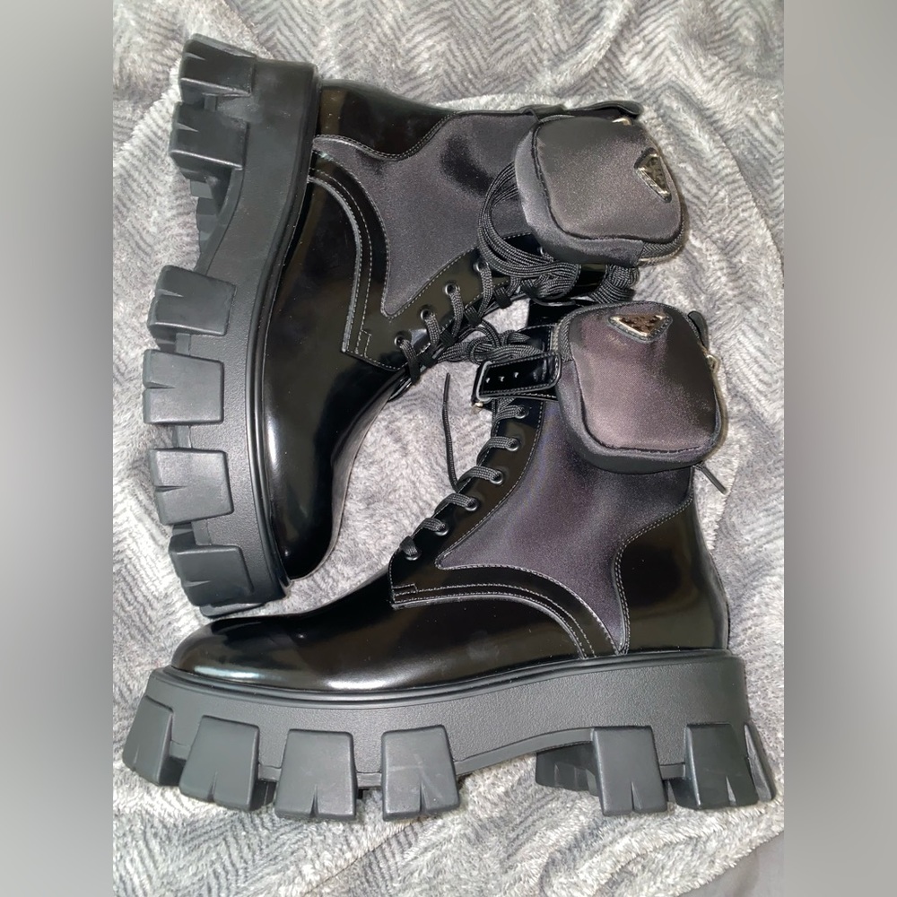 LEATHER PRADA BOOTS WITH POUCH ON THE SIDES ! - Picture 7 of 10